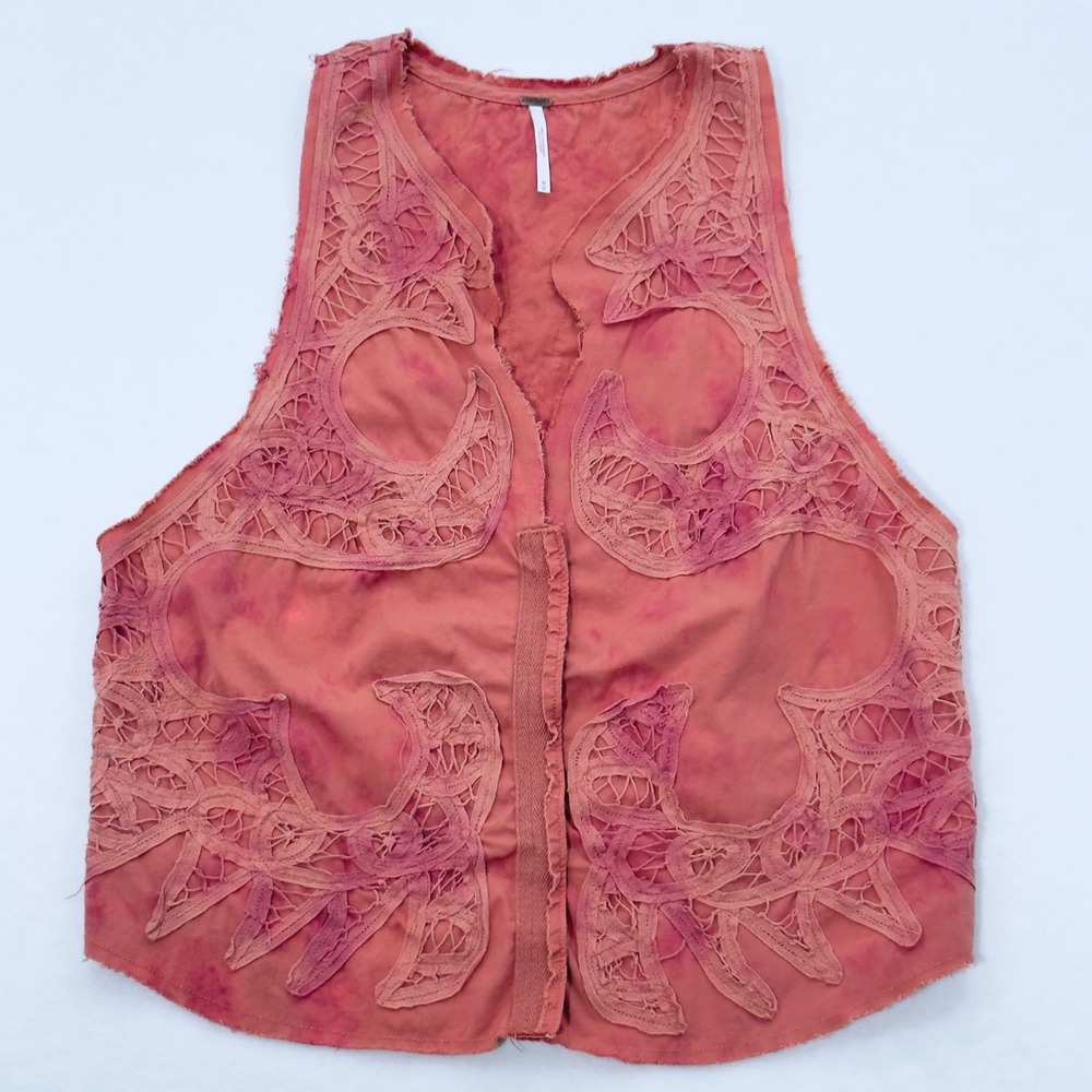 Free People Artsy Crochet Lace Boho Vest Top MED Pinks Fairycore Indie Gypsy